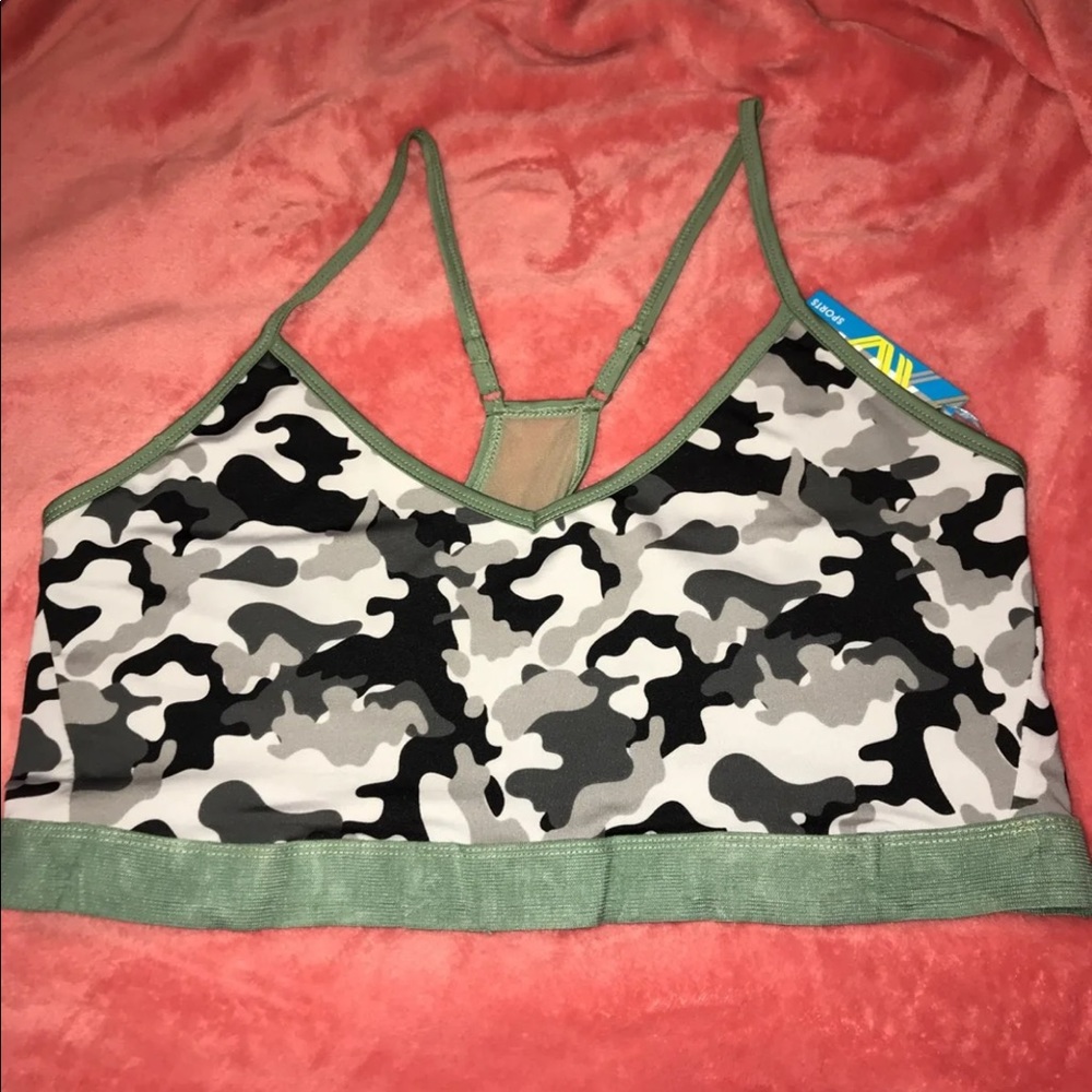 Women’s camouflage plus size sports bra